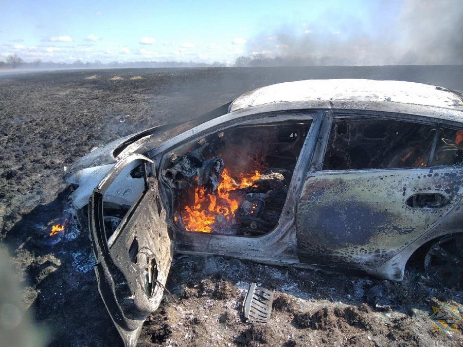 Около Наровли сгорел автомобиль
