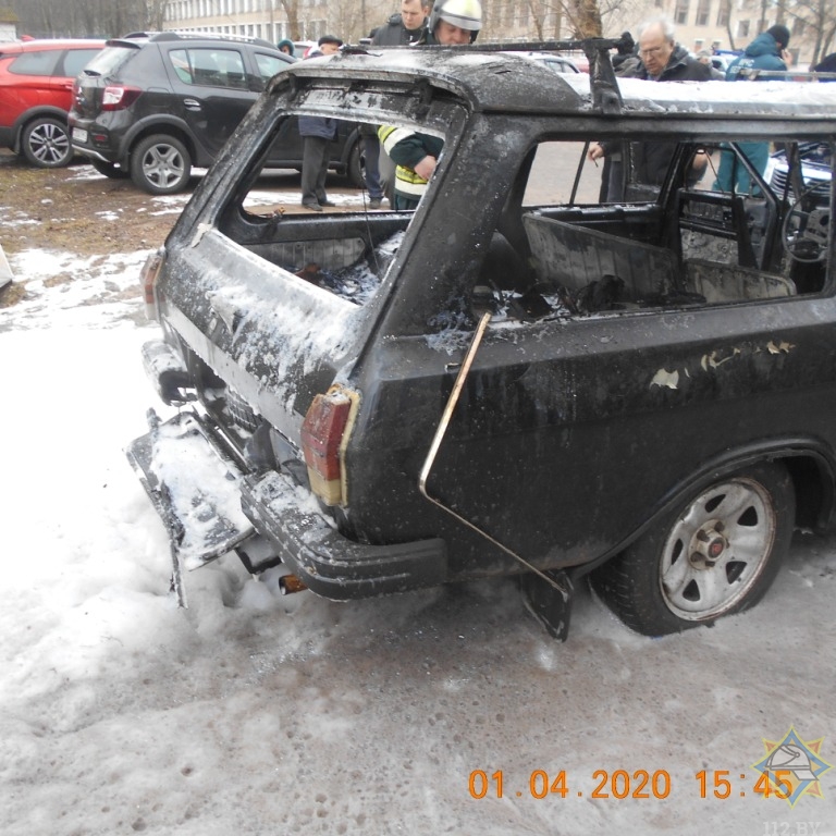 Сразу три автомобиля сгорели на стоянке у дома в Новополоцке