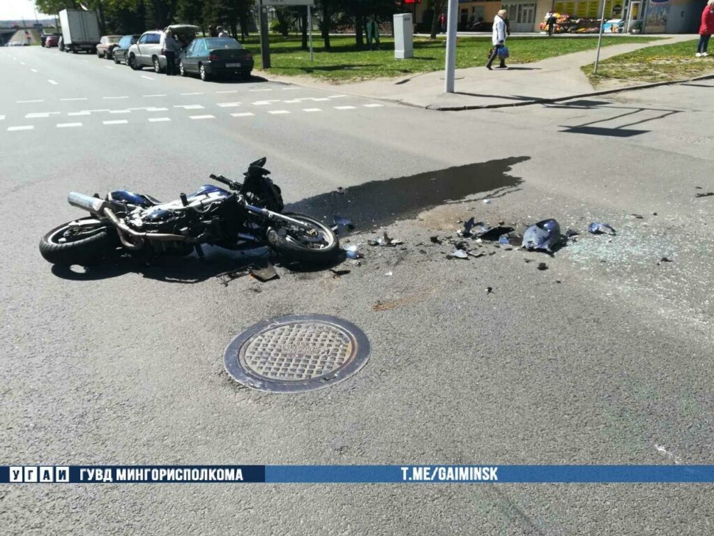 В Минске Opel сбил мотоциклиста