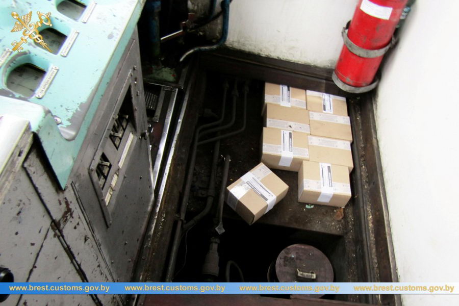 Помощник машиниста пытался вывезти в Украину более 1,4 тысяч ампул с инъекциями