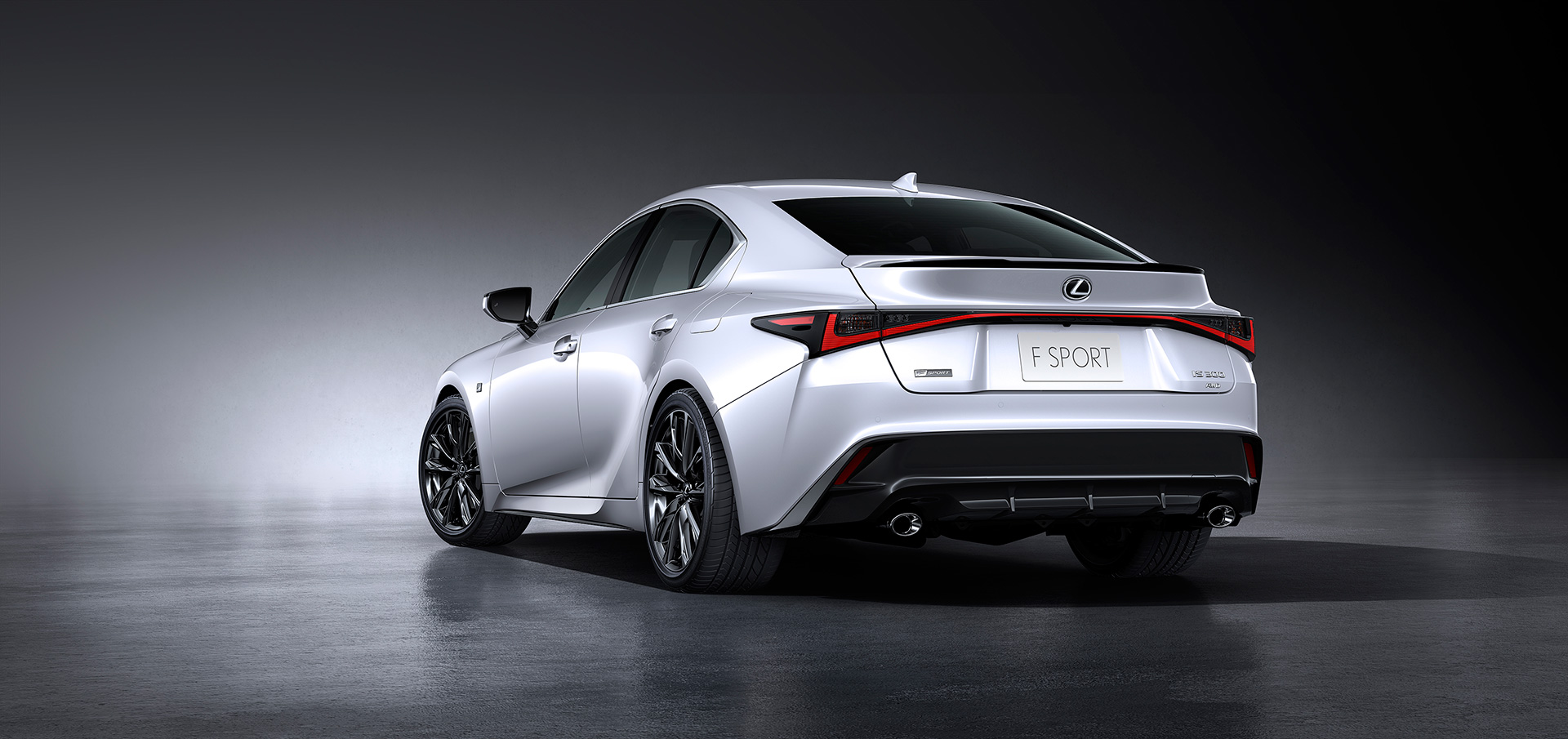 Lexus представила новый спортивный седан IS