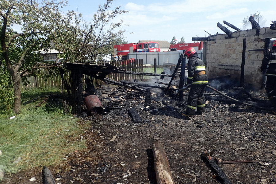 В Гомельском районе горел сарай