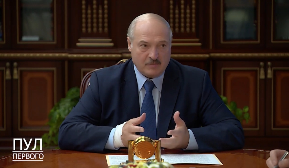 Лукашенко заметили с перебинтованной рукой - фотофакт