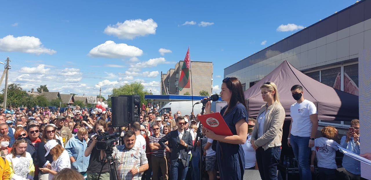 Около тысячи человек пришло на митинг Тихановской в Глубоком