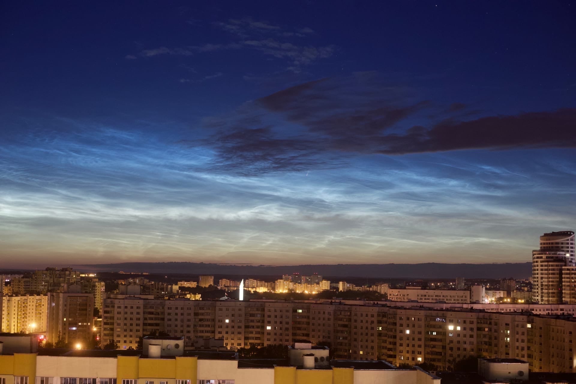 Беларусы наблюдают ярчайшую комету за последние годы