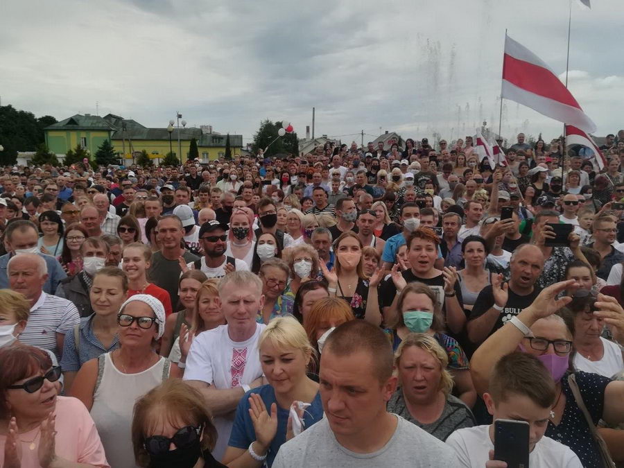 Тихановская на час опоздала на пикет в Речицу, но люди не разошлись