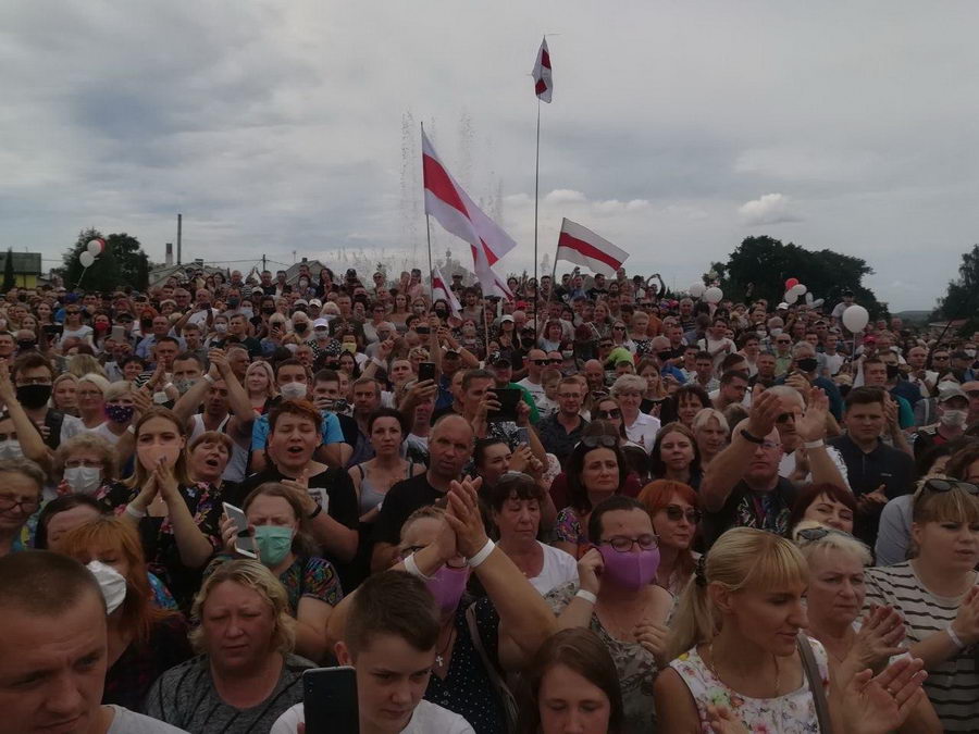 Тихановская на час опоздала на пикет в Речицу, но люди не разошлись