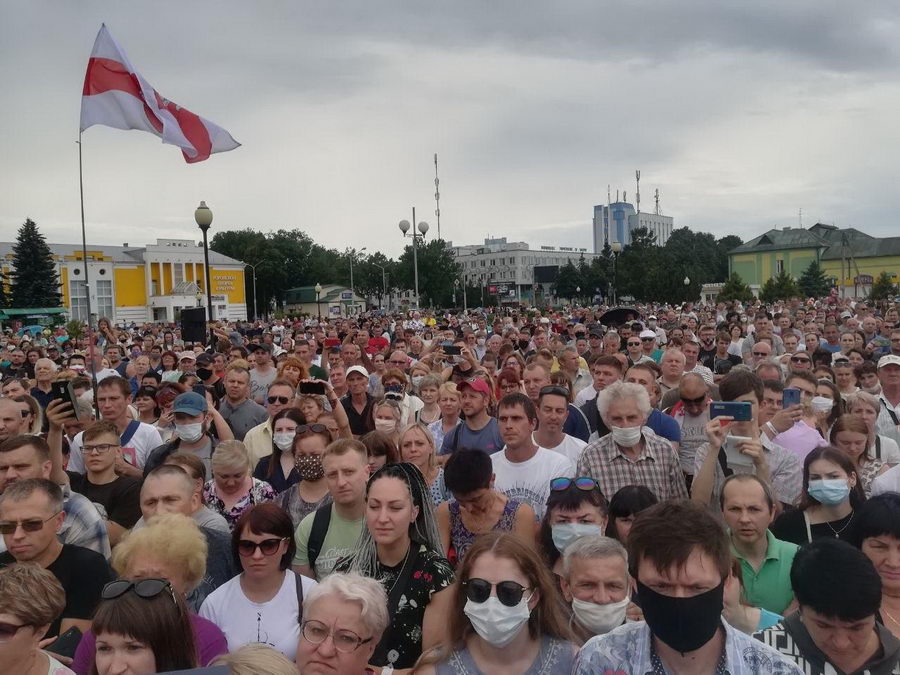 Тихановская на час опоздала на пикет в Речицу, но люди не разошлись