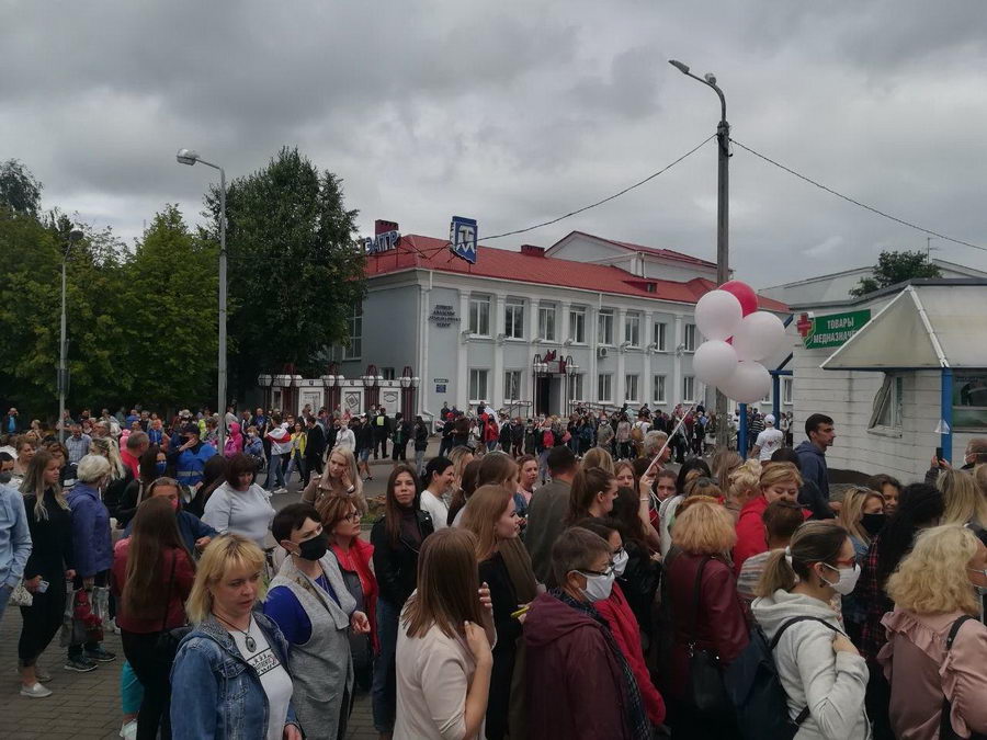 В Молодечно Тихановская обратилась к пенсионерам, госслужащим и милиции