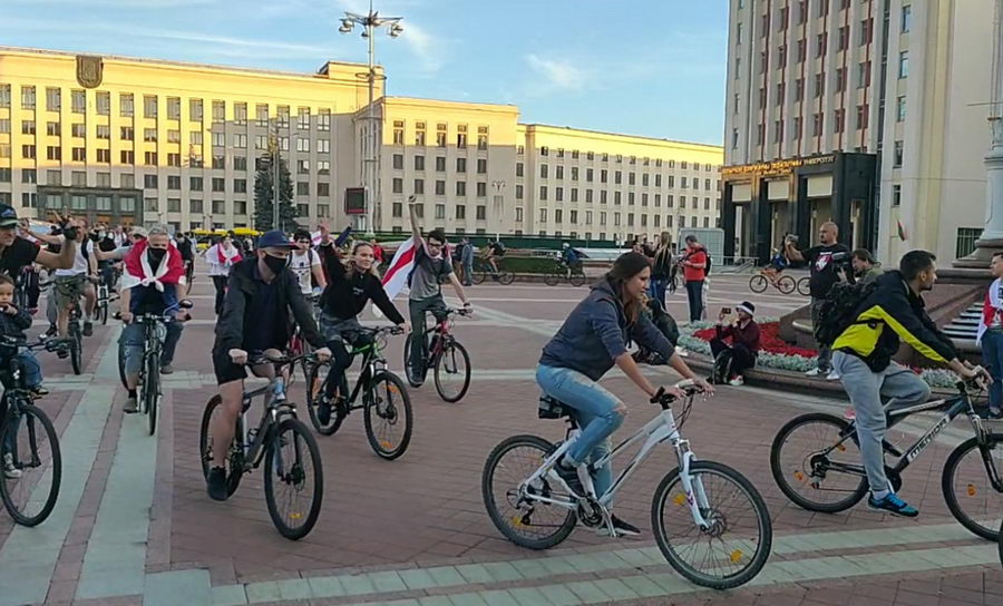 14 дней протеста: в Беларуси продолжаются акции солидарности