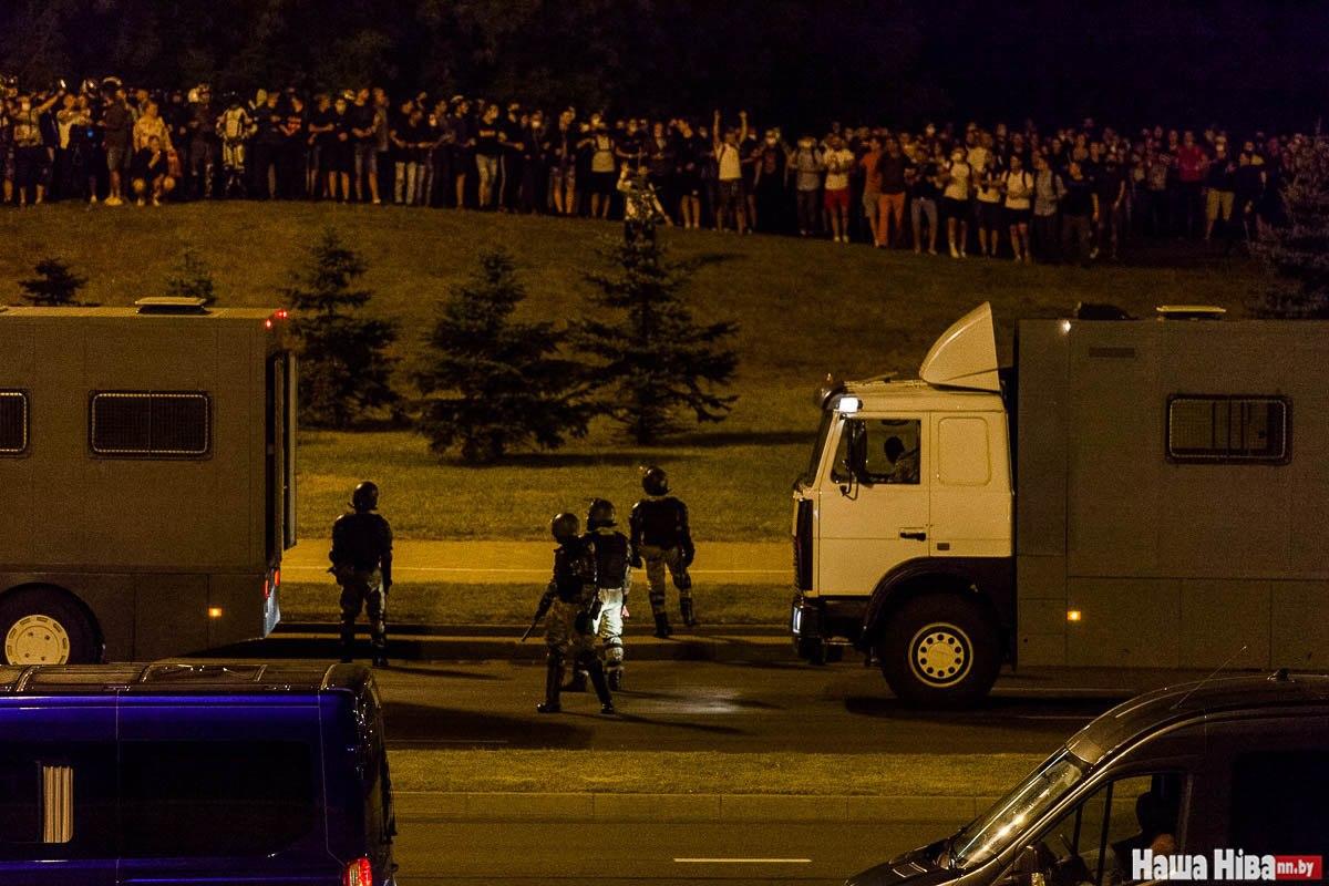 Что происходило в Минске в ночь после выборов: фото и видео