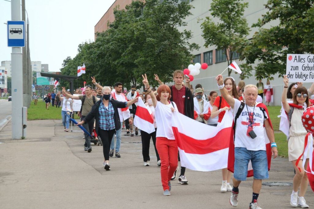 В Минске прошла очередная воскресная акция протеста (онлайн)