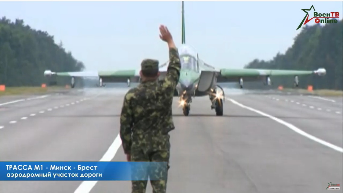 Беларусские военные летчики посадили истребители на трассу М1