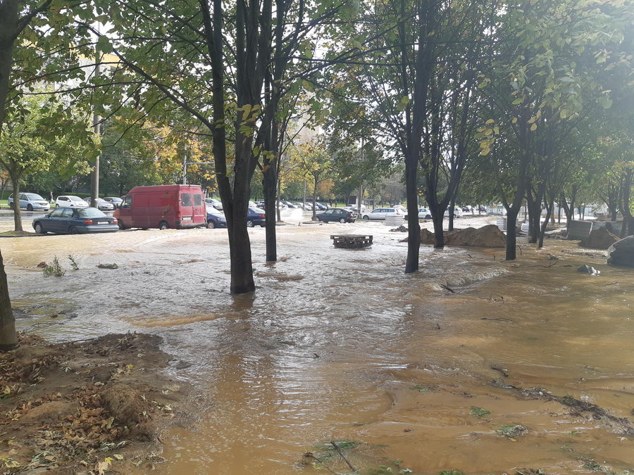 В Минске затопило улицу Лобанка. Видеофакт