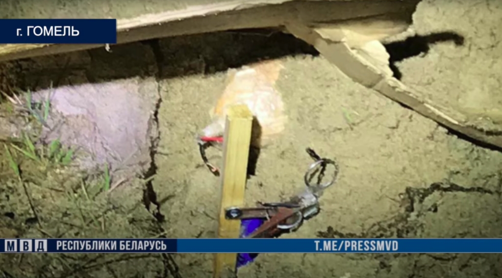 МВД: в Гомеле возле флага нашли устройство, похожее на взрывное