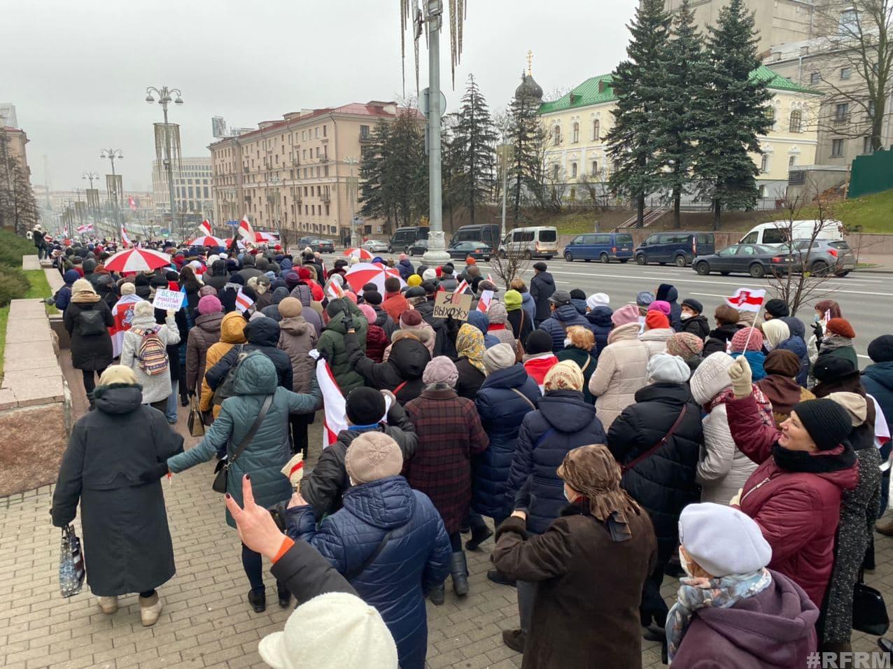 "За что убили Рому?" В Минске проходит Марш пенсионеров