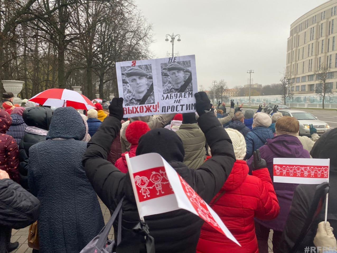 "За что убили Рому?" В Минске проходит Марш пенсионеров