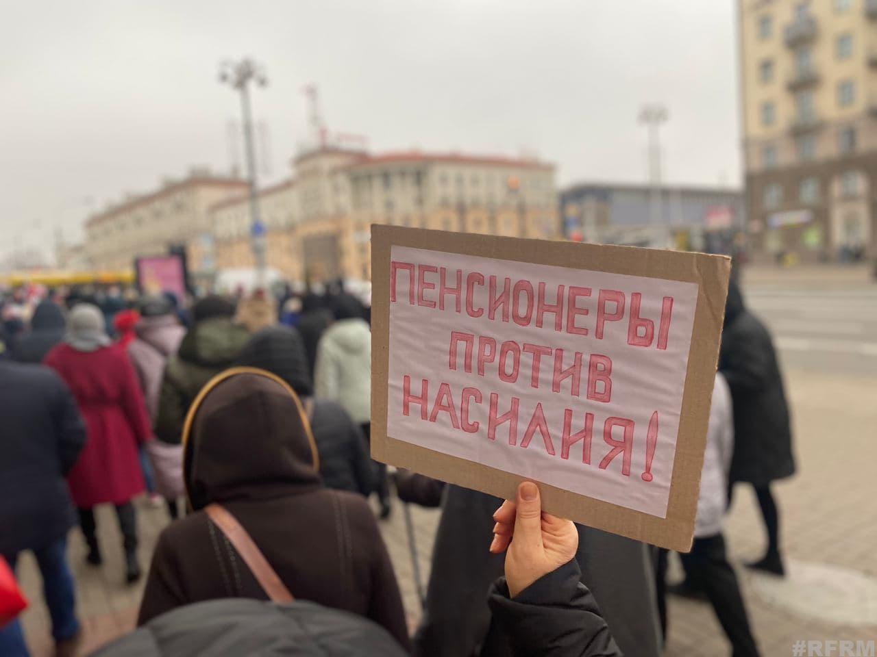 "За что убили Рому?" В Минске проходит Марш пенсионеров