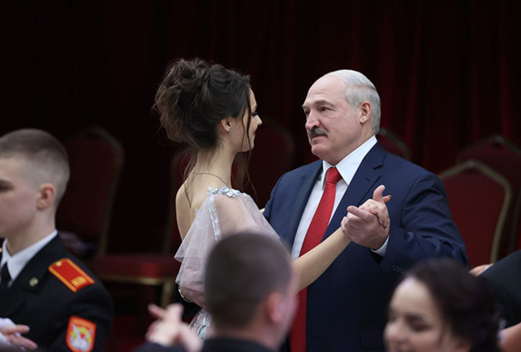 Стало известно, с кем танцевал Лукашенко на балу