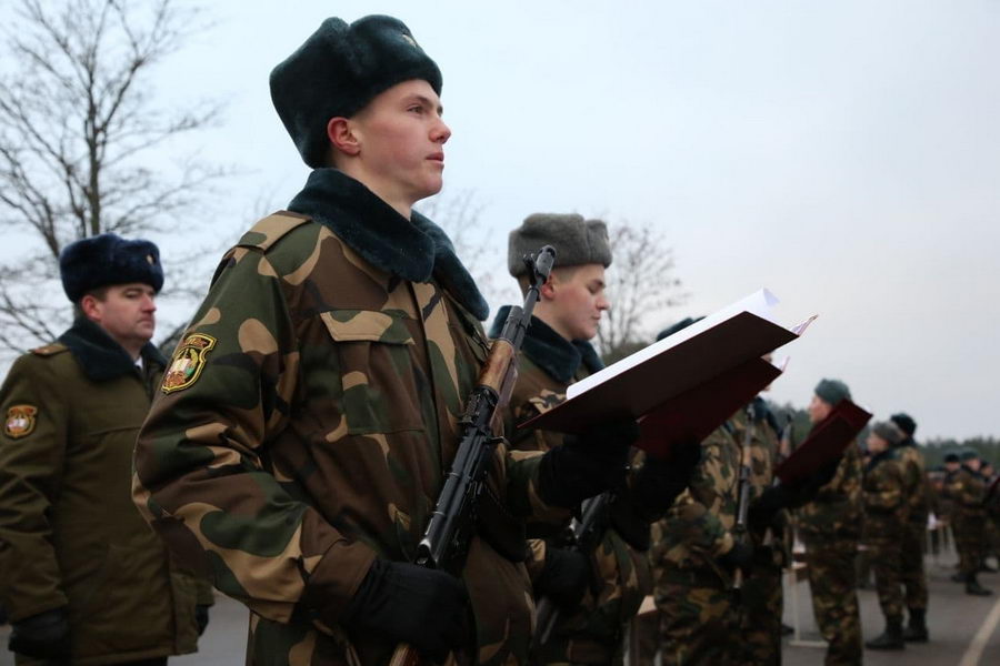 Новобранцы Вооруженных сил Беларуси приносят присягу