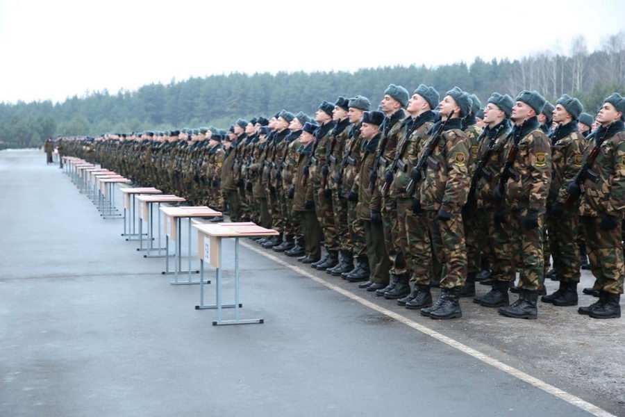 Новобранцы Вооруженных сил Беларуси приносят присягу