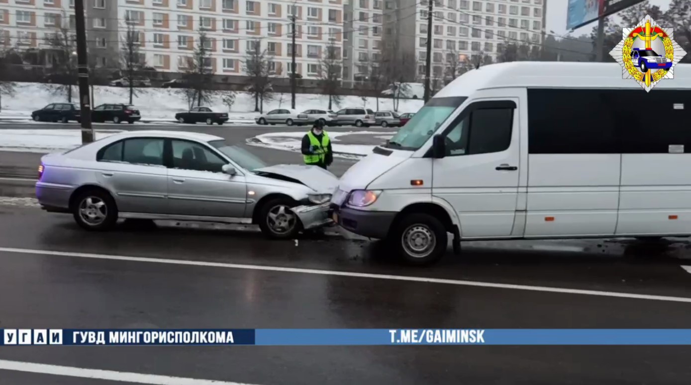 В Минске маршрутка сбила пешехода и попала в аварию