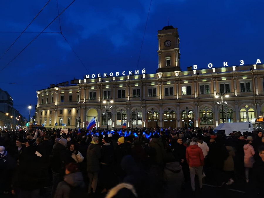 В Москве и Санкт-Петербурге тысячи людей вышли на акции протеста