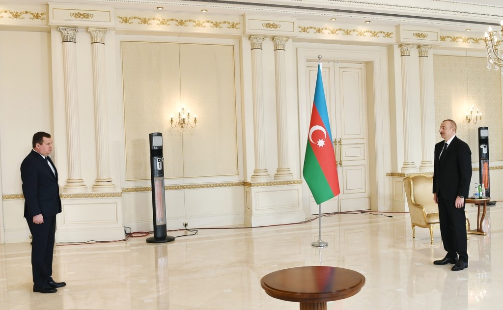 Равков вручил верительные грамоты президенту Азербайджана