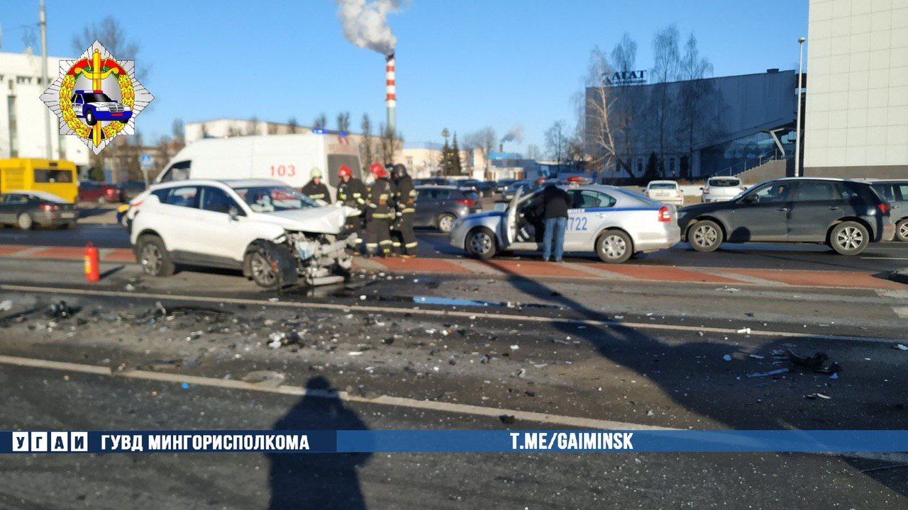 Серьезная авария произошла на проспекте Независимости в Минске. Затруднено движение