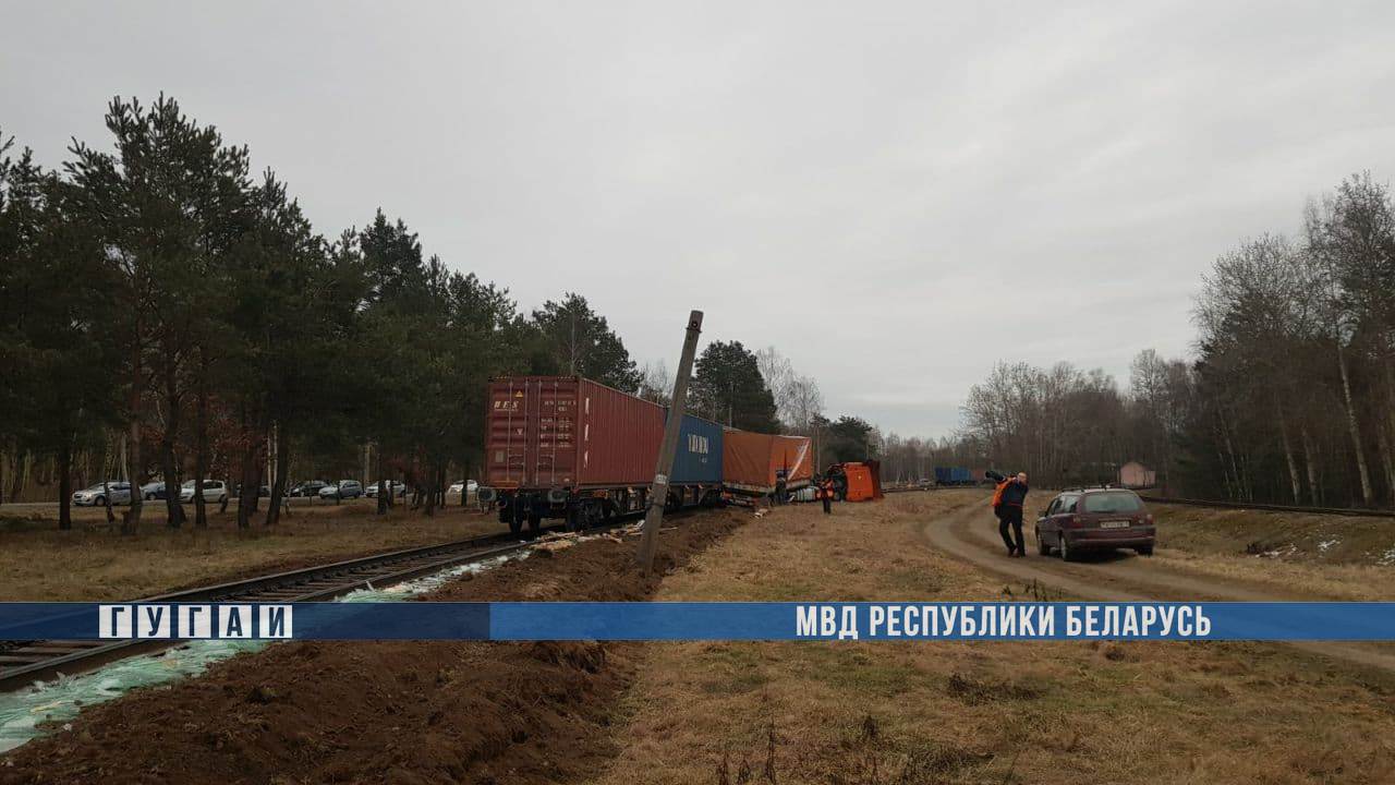 Фура и поезд столкнулись на станции "Брест-Северный"