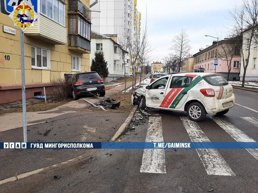 В Минске столкнулись Renault и Volkswagen
