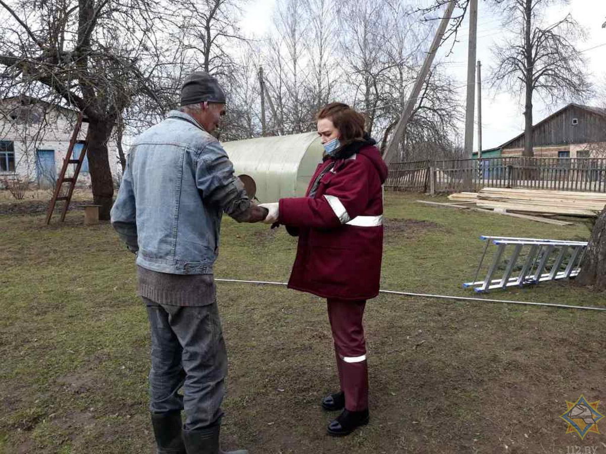 В Лепельском районе мужчина застрял рукой в печном дымоходе