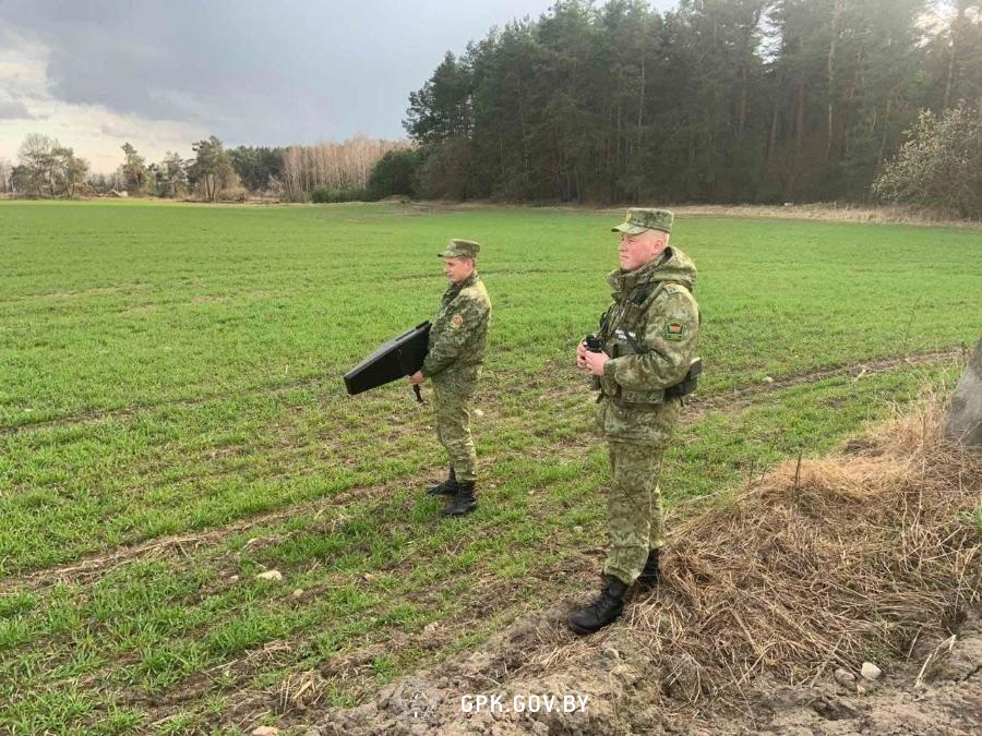 Пограничники перехватили дрон контрабандистов в Брестском районе