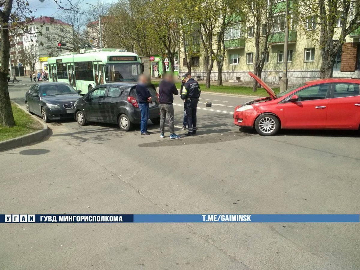На улице Веры Хоружей в Минске произошло тройное ДТП
