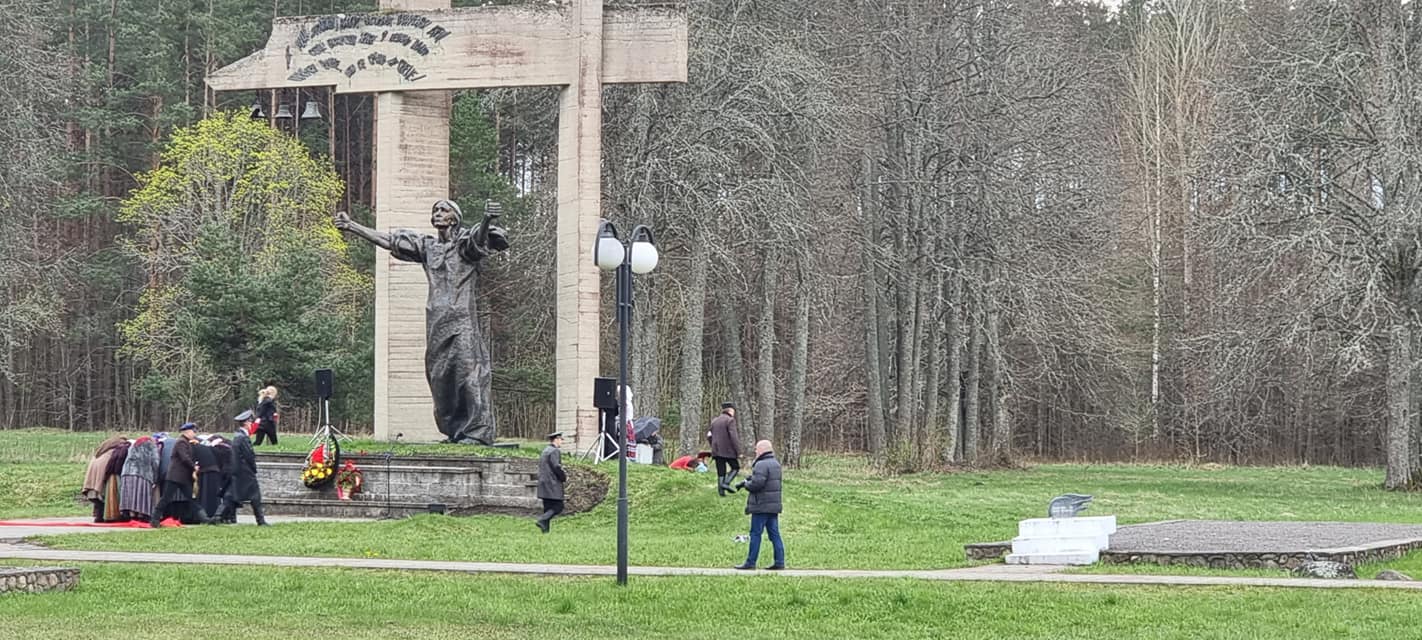 На мемориале под Докшицами устроили "сожжение деревни" ко Дню Победы