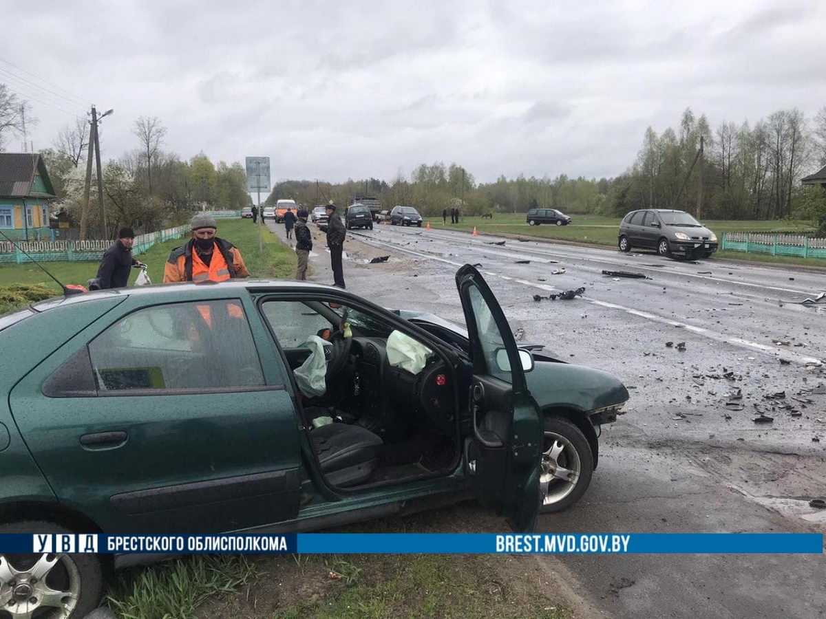 В тройном ДТП в Ивацевичском районе пострадала пассажир