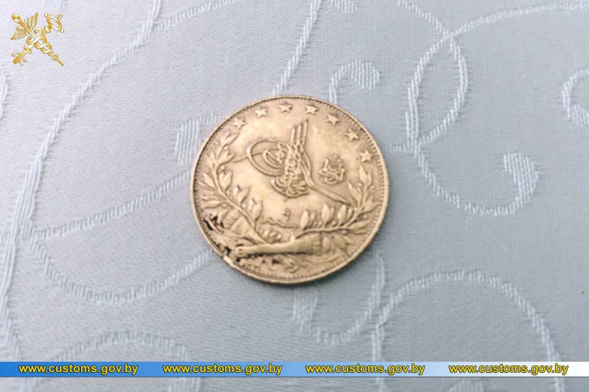Таможня пресекла ввоз золотых николаевских монет