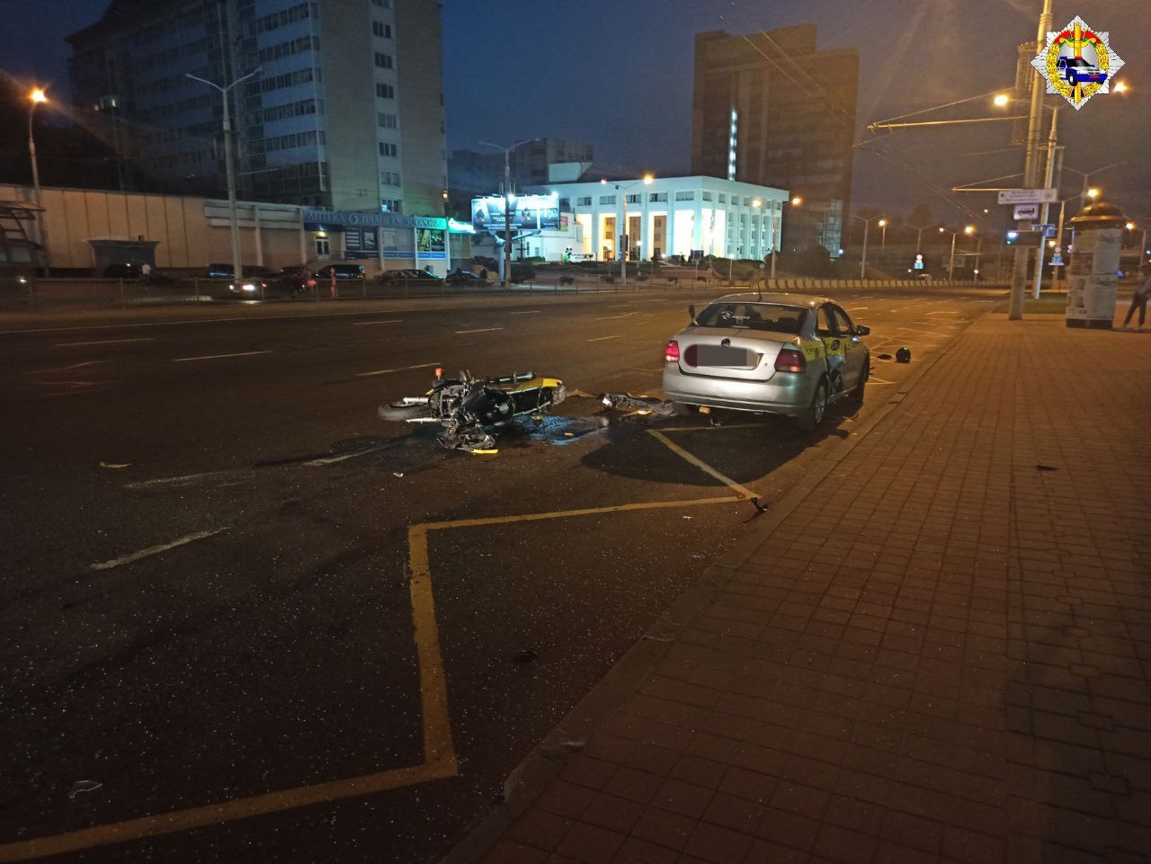 Таксист и мотоциклист столкнулись ночью в Минске