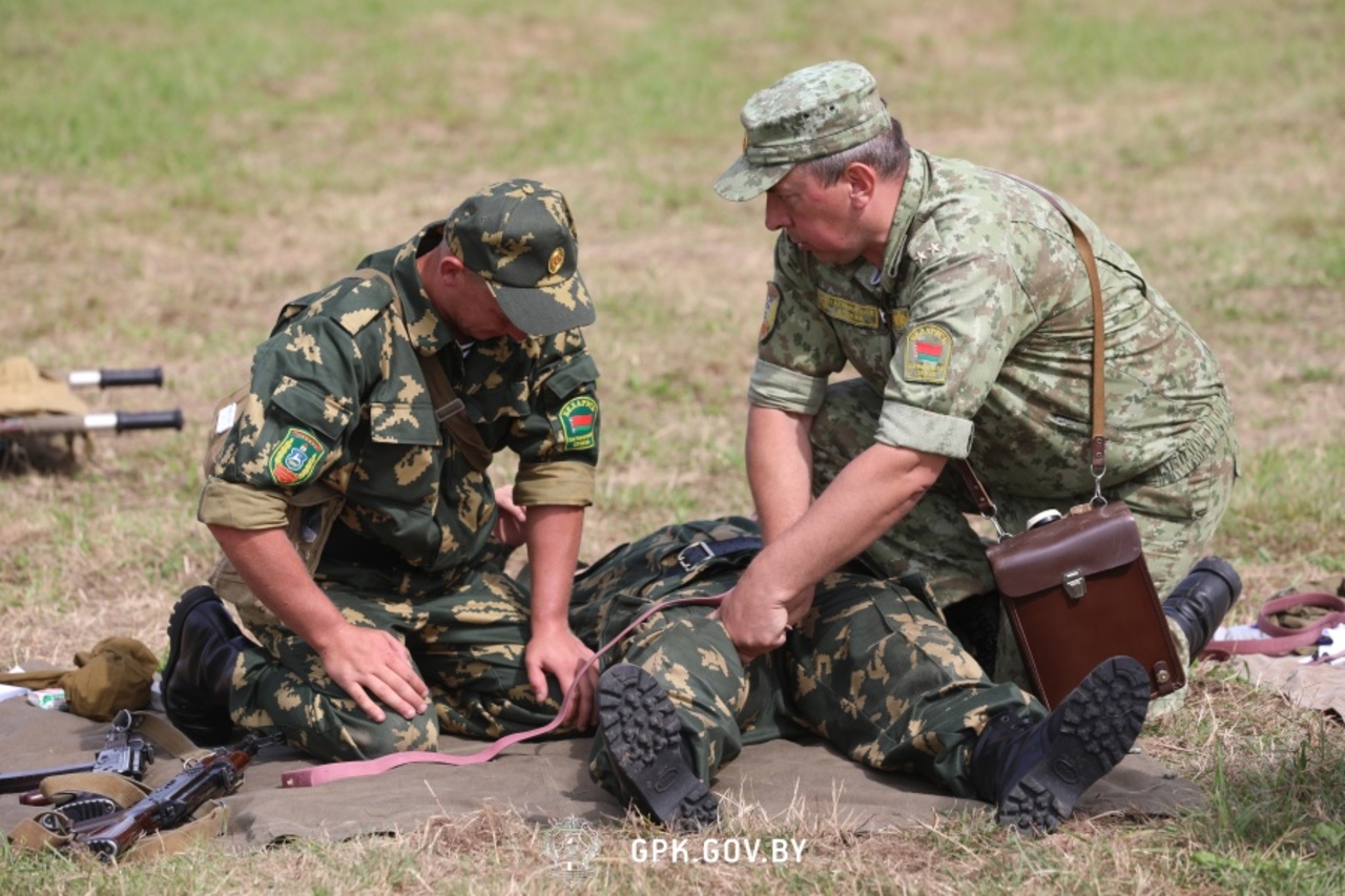 Резервисты-пограничники отрабатывают навыки задержания нарушителей