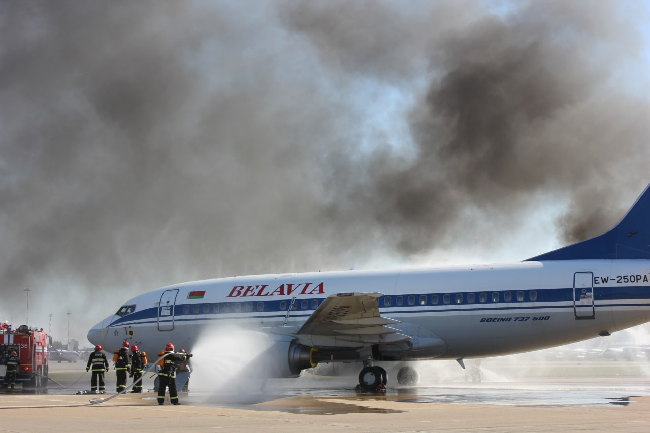 Масштабные противопожарные учения прошли в аэропорту Минска