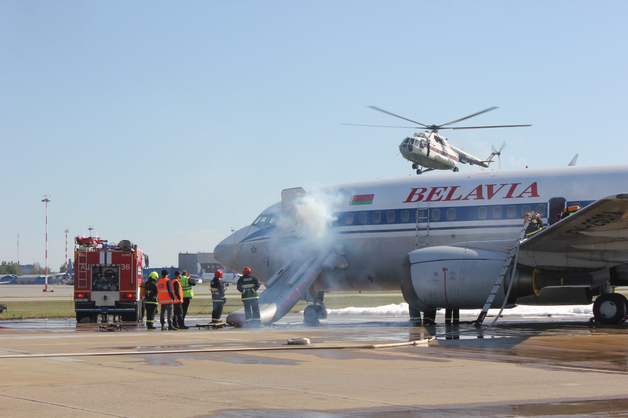 Масштабные противопожарные учения прошли в аэропорту Минска