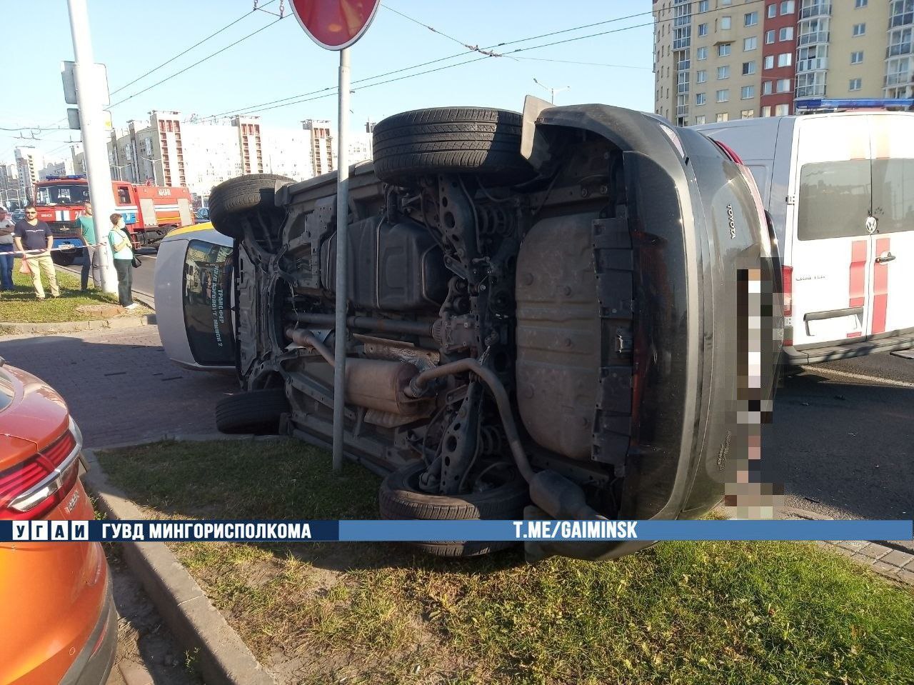 Два автомобиля перевернулись в ДТП на Притыцкого в Минске