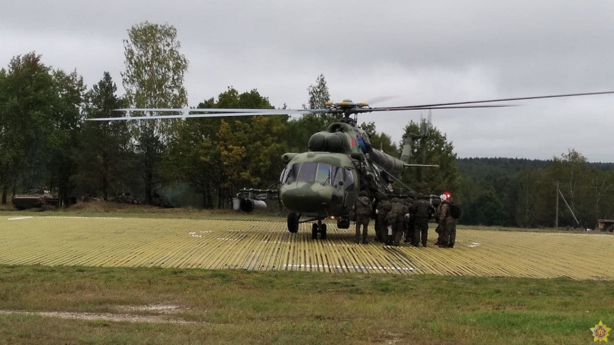 Условного противника уничтожили на полигоне "Лепельский"