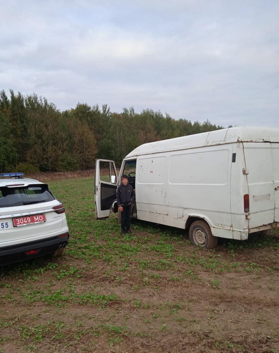 Школьники угнали микроавтобус в Слуцком районе