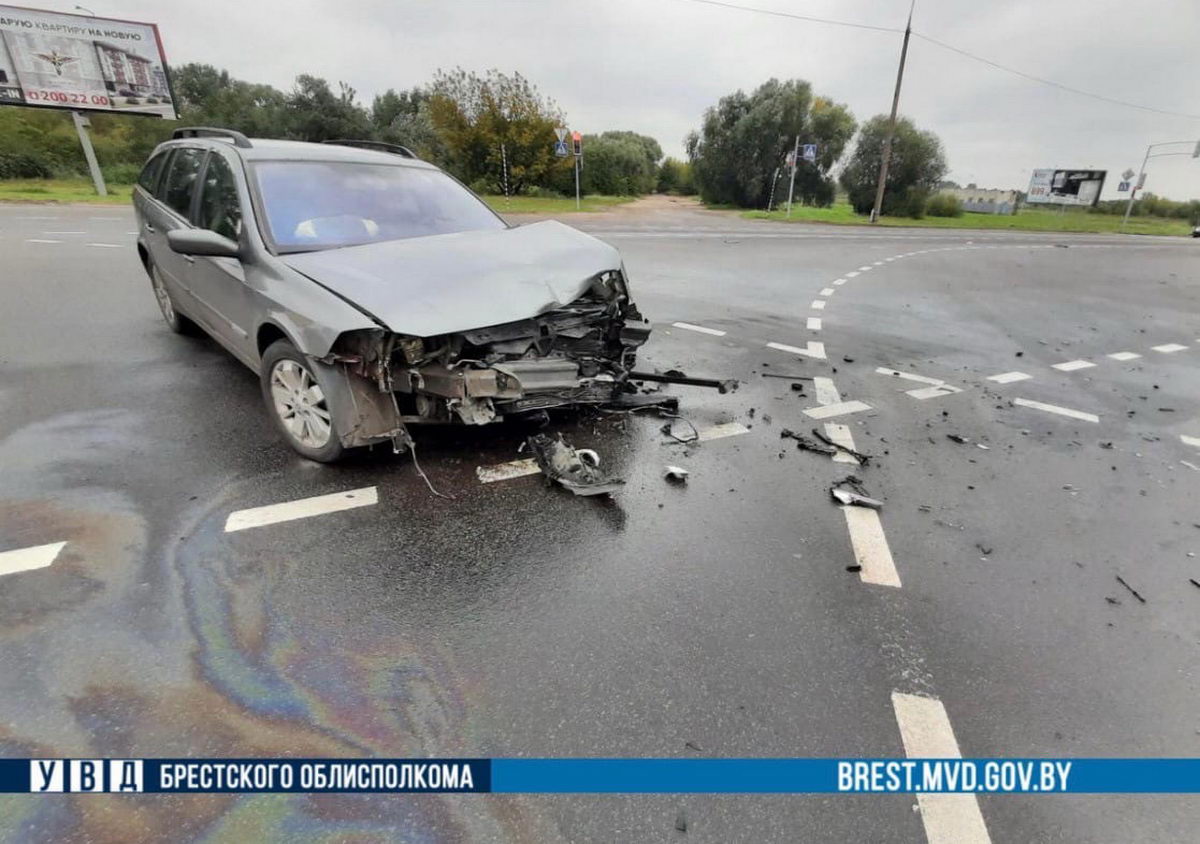 В Бресте столкнулись Renault и Volkswagen