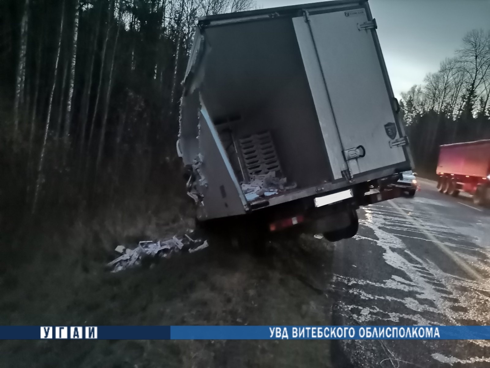 Два грузовика столкнулись на трассе Минск-Витебск