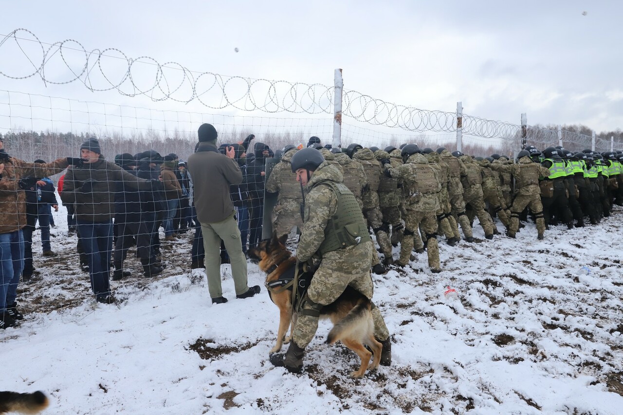 Украинские пограничники учатся противостоять мигрантам – фотофакт