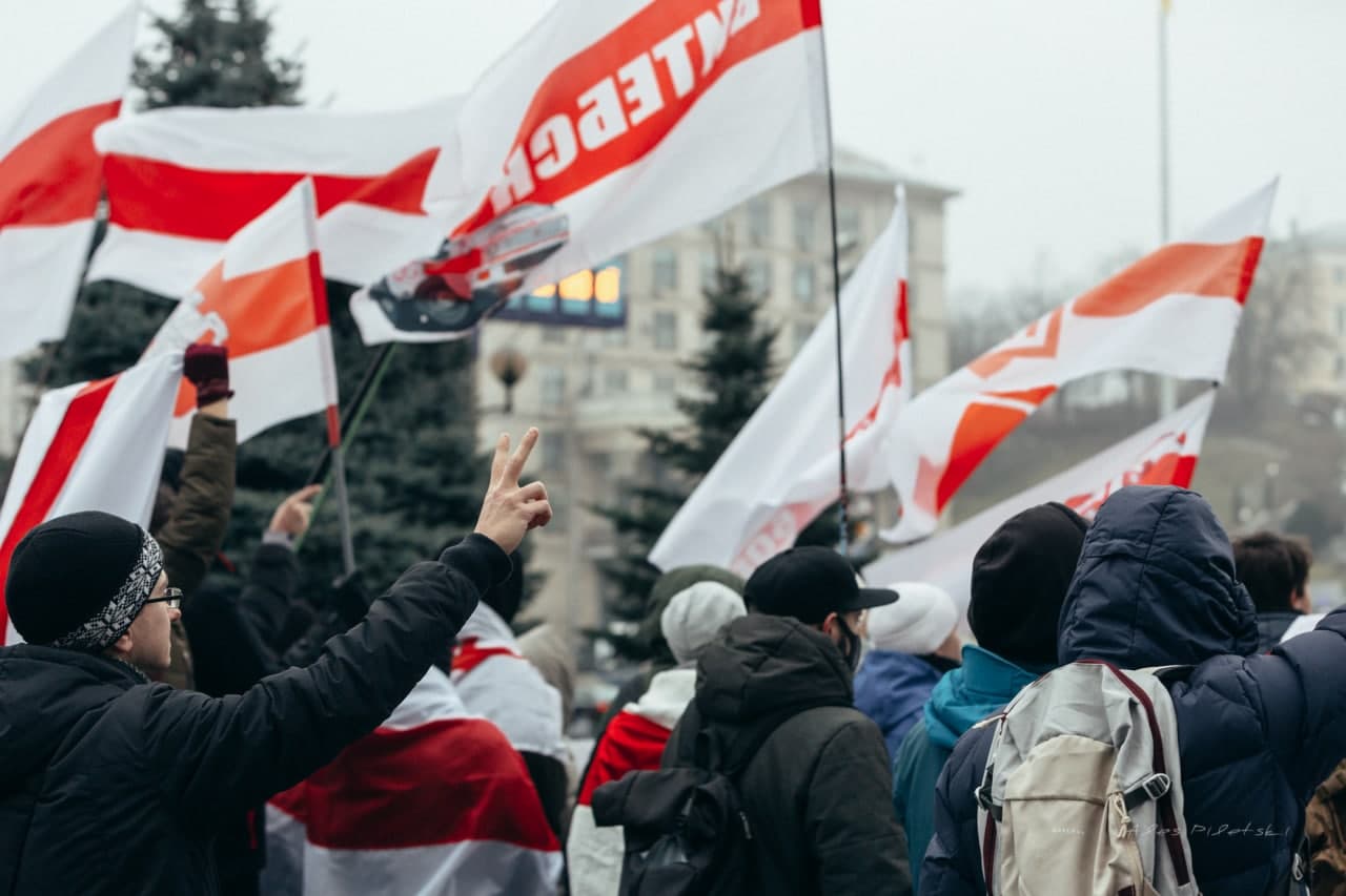 Беларусы ў Кіеве прайшлі маршам у гонар Слуцкага збройнага чыну