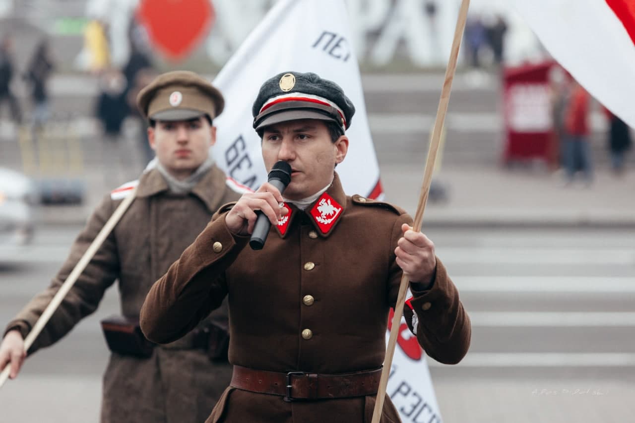 Беларусы ў Кіеве прайшлі маршам у гонар Слуцкага збройнага чыну