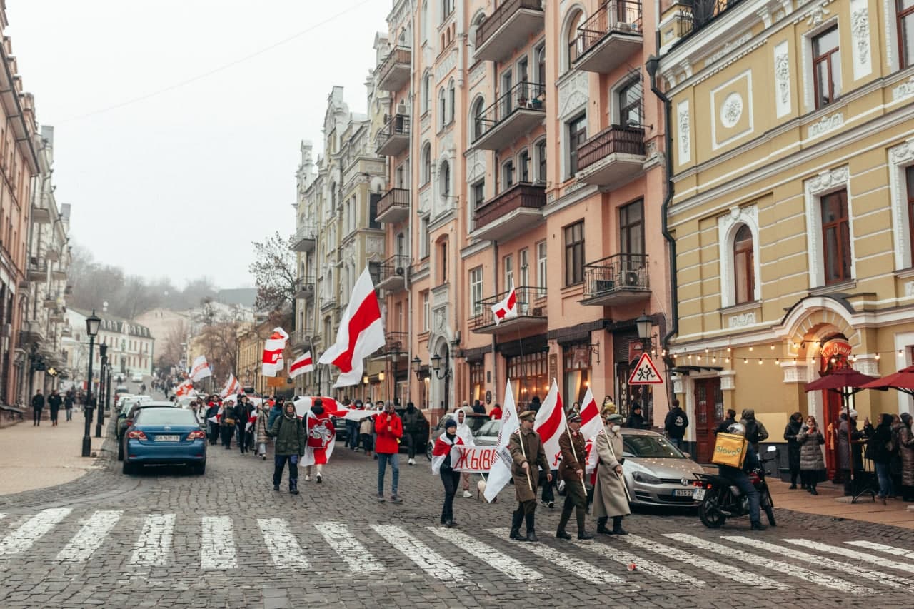 Беларусы ў Кіеве прайшлі маршам у гонар Слуцкага збройнага чыну